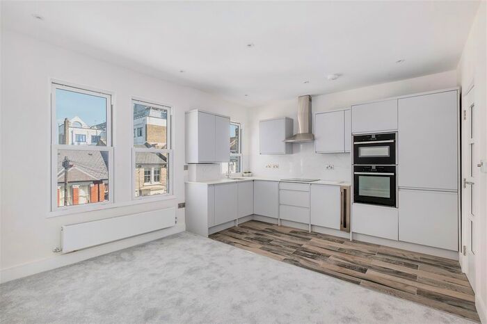 2 Bedroom Maisonette To Rent In Davisville Road, London, W12