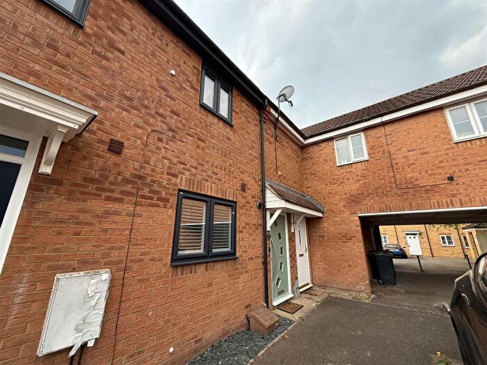 2 Bedroom Maisonette To Rent In Peppercorn Way, Dunstable, LU6