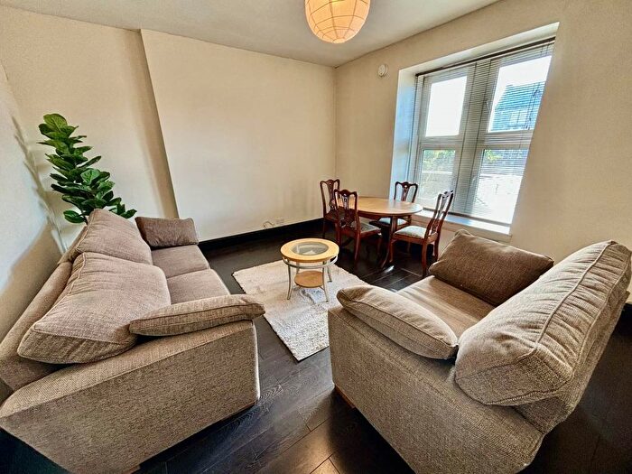 2 Bedroom Flat To Rent In Baffin Street, Dundee, DD4