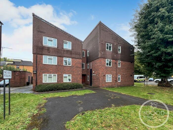 1 Bedroom Flat To Rent In Russetts Close, Chingford, E4