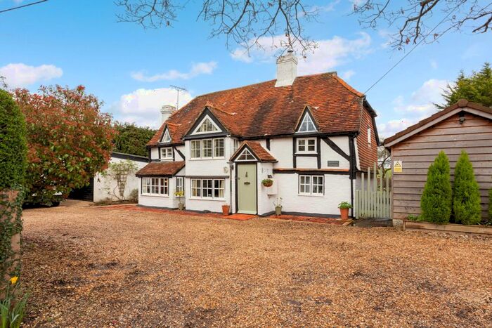 4 Bedroom Detached House For Sale In Crondall Road, Fleet, GU51