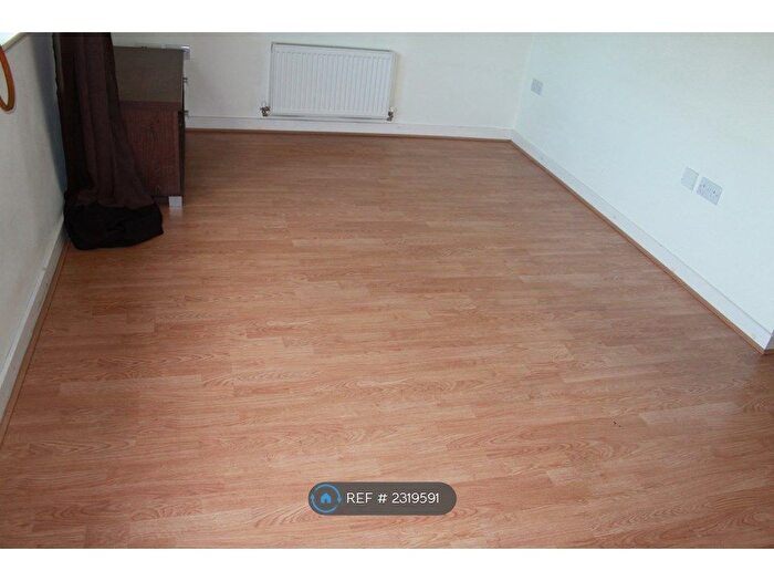 1 Bedroom Flat To Rent In Cosmopolitan Court, Enfield, EN1