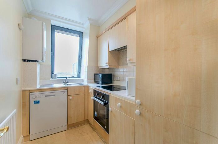 2 Bedroom Flat To Rent In Shoot Up Hill, Brondesbury, London, NW2