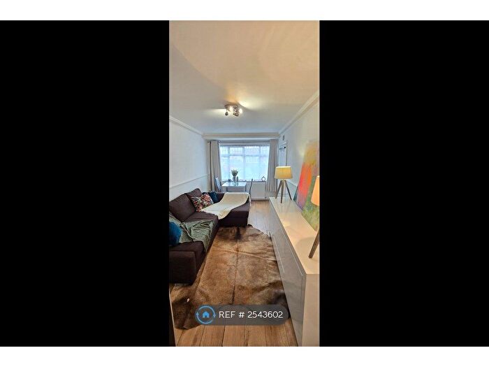 Studio To Rent In Empire Road, Perivale, UB6