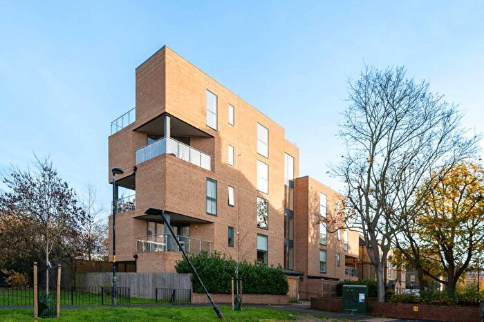 2 Bedroom Flat For Sale In Maple Court, Elephant And Castle, London, SE17