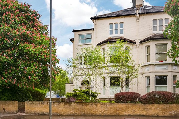 2 Bedroom Flat For Sale In Earlsfield Road, Wandsworth Common, SW18