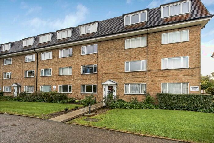 2 Bedroom Flat For Sale In Charter Court, Linden Grove, New Malden, KT3