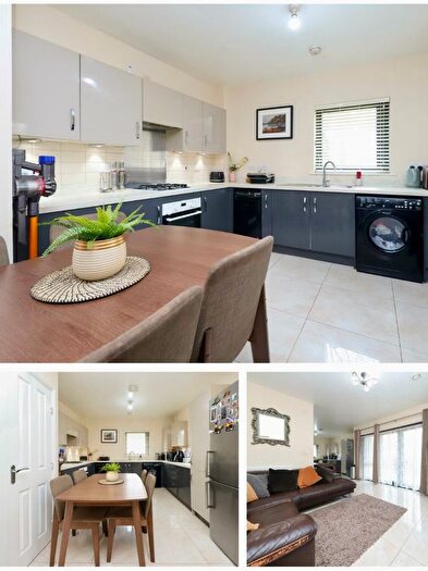 2 Bedroom Flat To Rent In Fulmar House, Brand Avenue, Uxbridge, Greater London, UB10