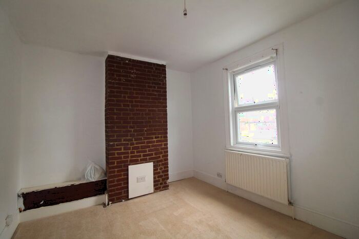 2 Bedroom Maisonette To Rent In Shackleton Road, Southall, UB1