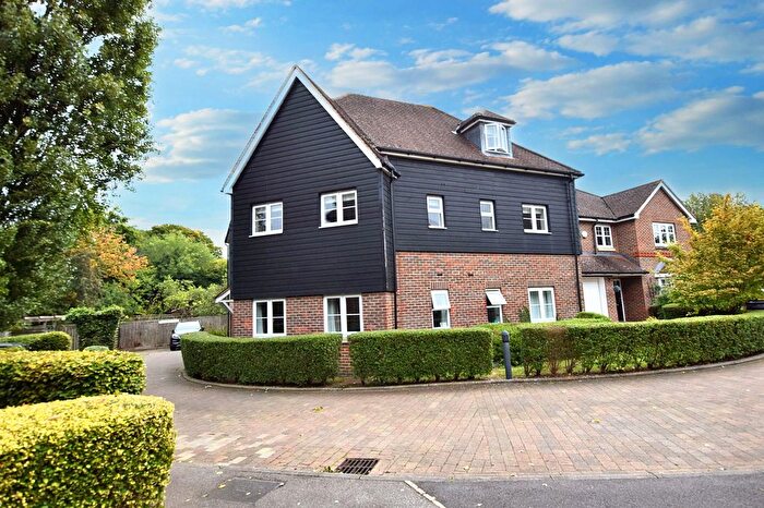 2 Bedroom Flat To Rent In Chairmakers Close, Princes Risborough, HP27