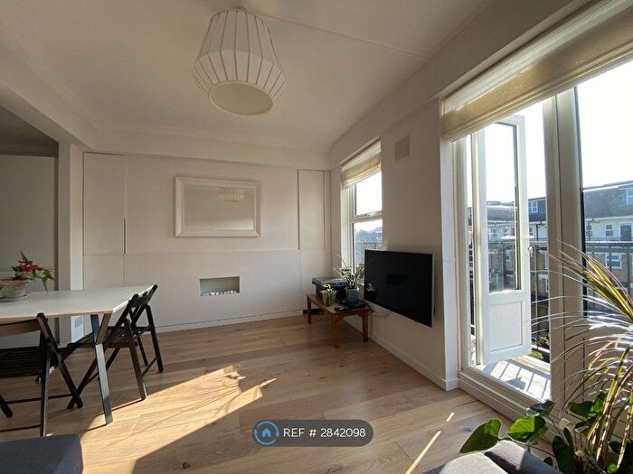 2 Bedroom Maisonette To Rent In Riverside Mansions, London, E1W