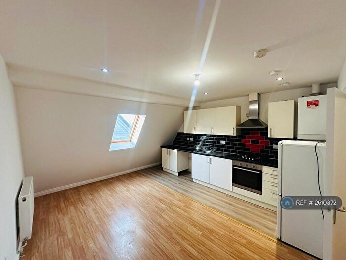 1 Bedroom Flat To Rent In Station Parade, Barking, IG11