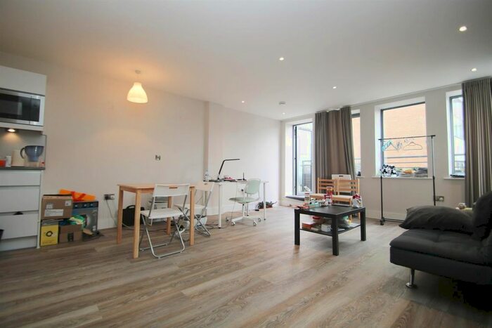 1 Bedroom Flat To Rent In -, Lower Richmond Road, Mortlake, TW9
