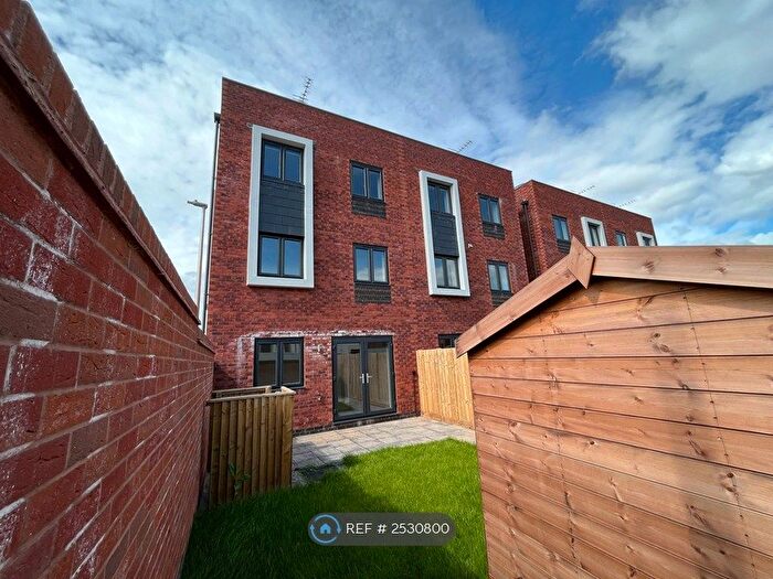 5 Bedroom Semi-Detached House To Rent In Bayley Place, Exeter, EX1