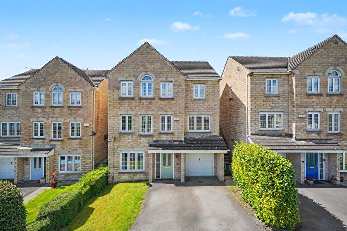4 Bedroom Detached House For Sale In Cornet Close, Lindley, Huddersfield, HD3