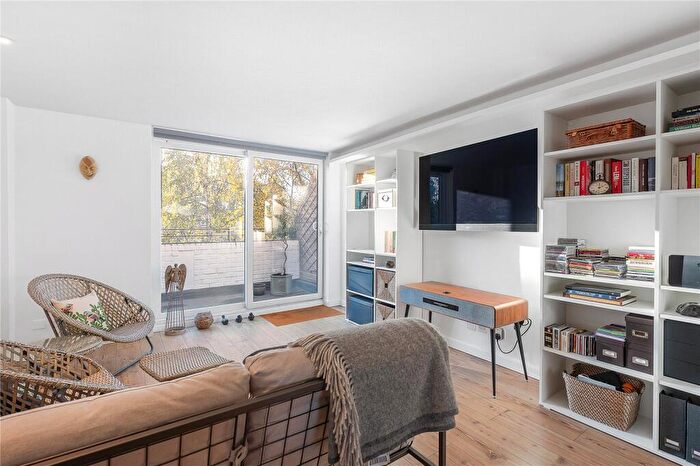 3 Bedroom Flat For Sale In Sunbury Lane, Battersea, SW11