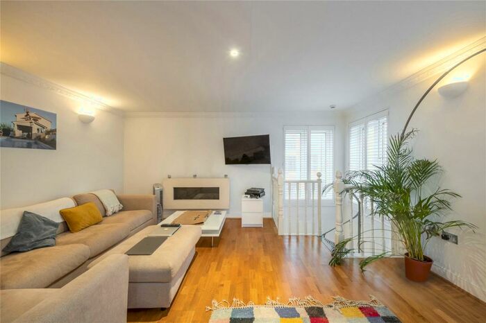 2 Bedroom House To Rent In Wapping High Street, London, E1W