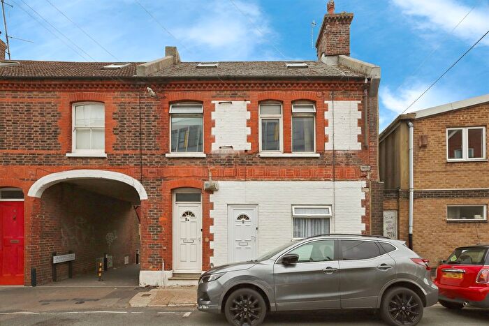 2 Bedroom Maisonette For Sale In Commercial Road, Eastbourne, BN21