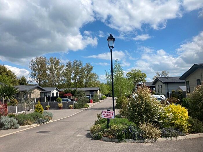 2 Bedroom Mobile Home For Sale In The Elms, Lippitts Hill, Loughton, IG10