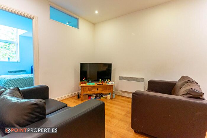 2 Bedroom Flat To Rent In Justine Mansions, Riding Street, L3