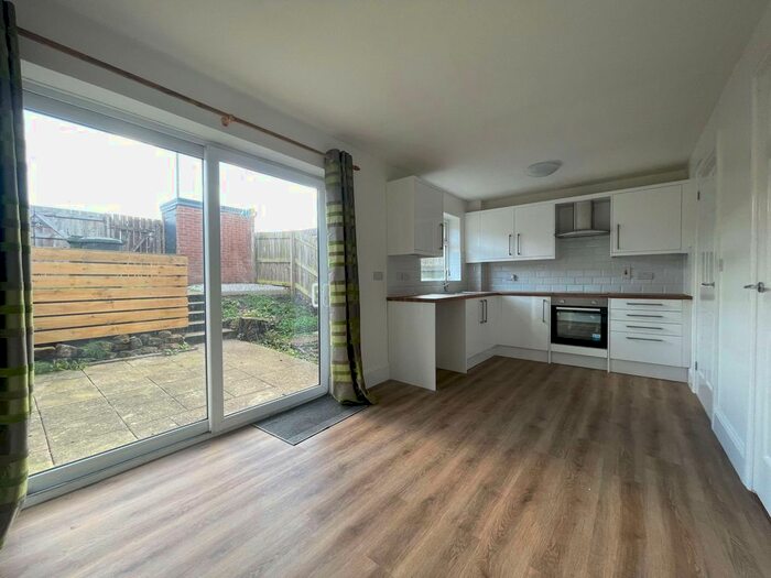 3 Bedroom End Of Terrace House To Rent In Hexham Gardens, Nottingham, NG5