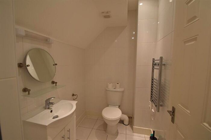 1 Bedroom Flat To Rent In Howardsgate, Welwyn Garden City, Hertfordshire, AL8