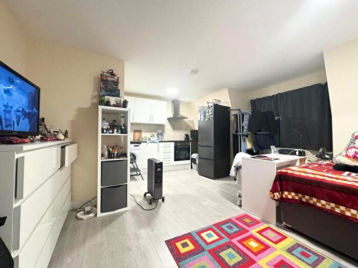 Apartment To Rent In Dalton Street, SE27