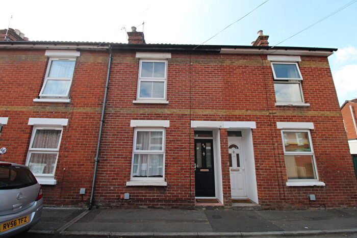 2 Bedroom Terraced House To Rent In George Street, Salisbury, SP2