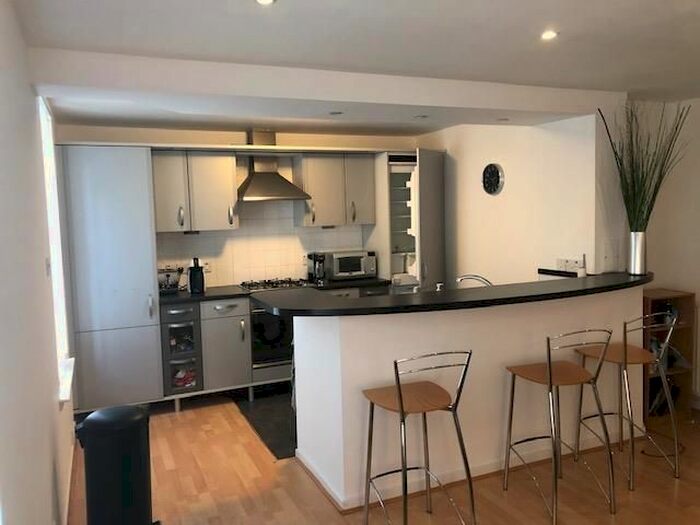 2 Bedroom Flat To Rent In Chapel Street, Aberdeen, AB10