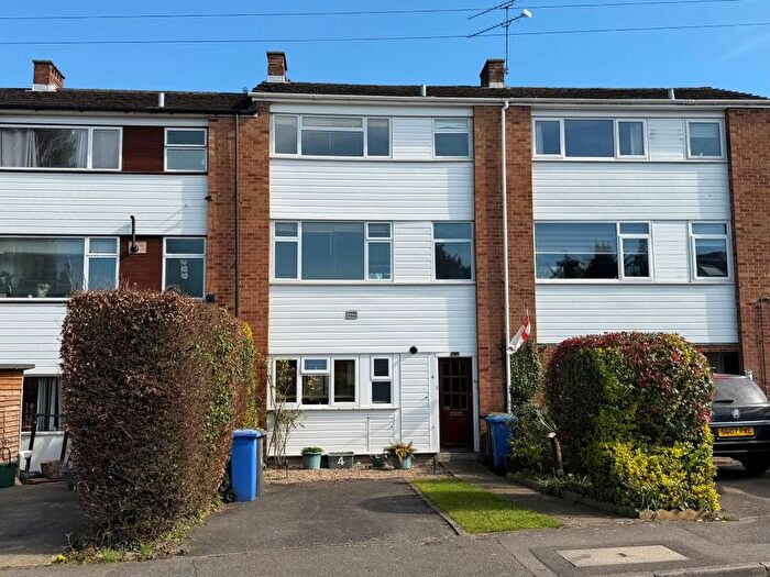 3 Bedroom Maisonette For Sale In A Kingsway, Blackwater, Camberley, Surrey, GU17