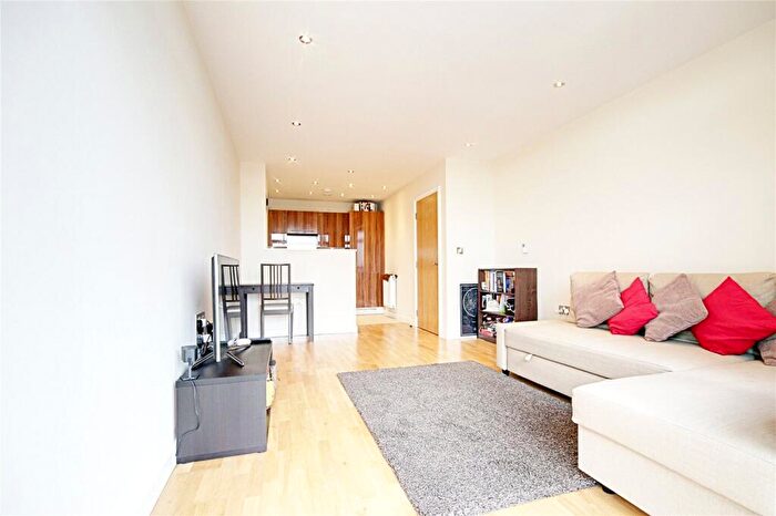 1 Bedroom Flat To Rent In Dunstan Mews, Enfield, EN1