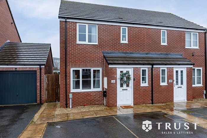 3 Bedroom Semi Detached House For Sale In Rumble Road, Dewsbury, WF12