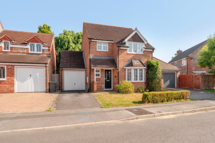 3 Bedroom Detached House For Sale In Foxglove Way, Thatcham, RG18