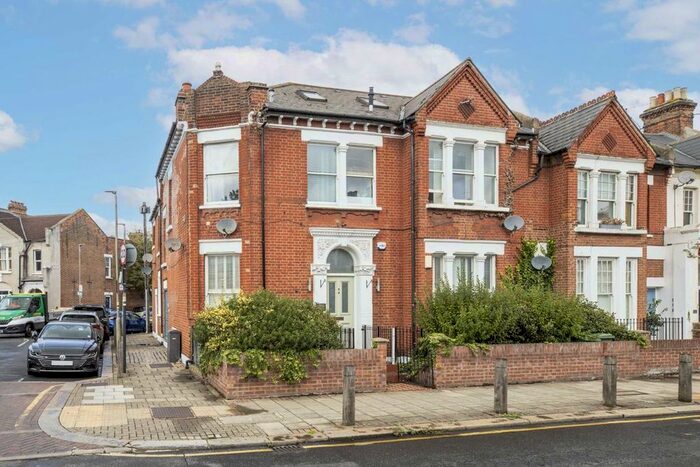 2 Bedroom Flat To Rent In Earlsfield Road, London, SW18