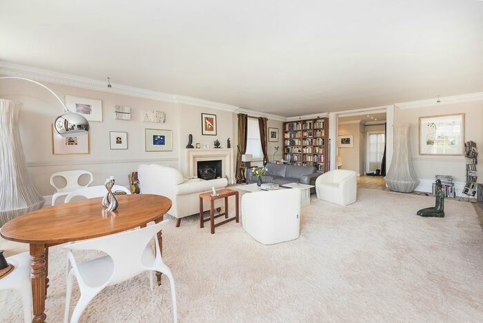 2 Bedroom Flat To Rent In Hampton Court Road, Hampton, TW12