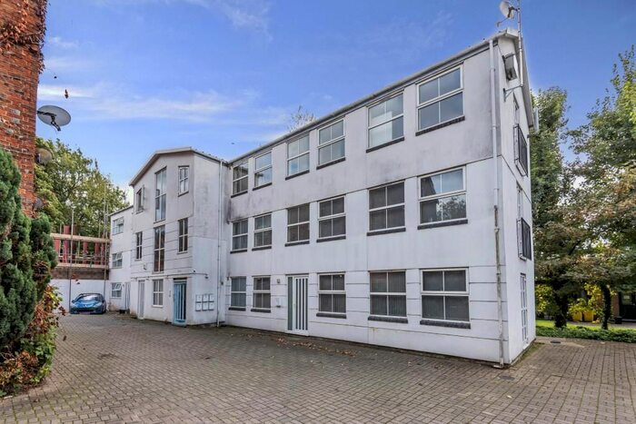 1 Bedroom Flat To Rent In West Wycombe Road, High Wycombe, HP11