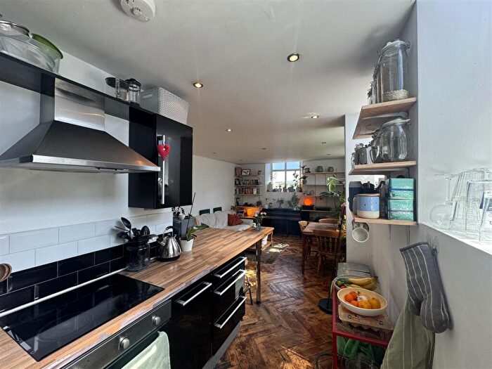 2 Bedroom Apartment To Rent In Burgoyne Road, Sheffield, S6