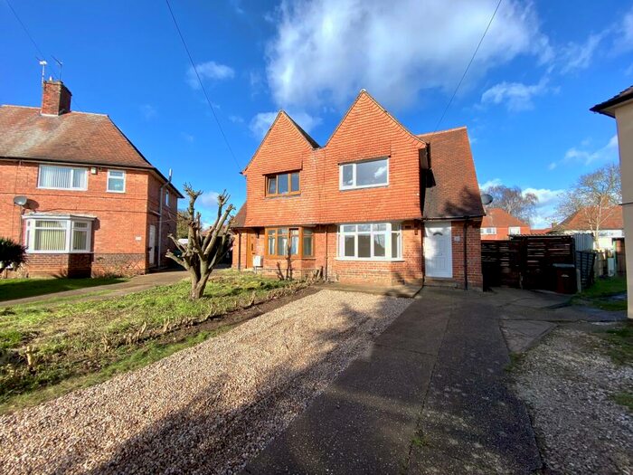 2 Bedroom House To Rent In Abingdon Square, NG8