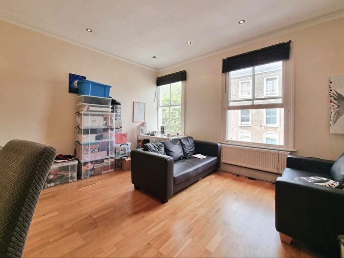 2 Bedroom Flat To Rent In St. Philip Square, London, SW8