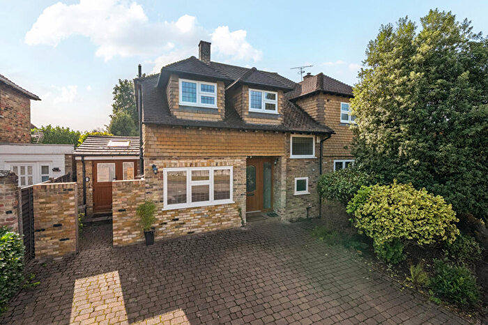 3 Bedroom House For Sale In Foxhill Crescent, Camberley, GU15