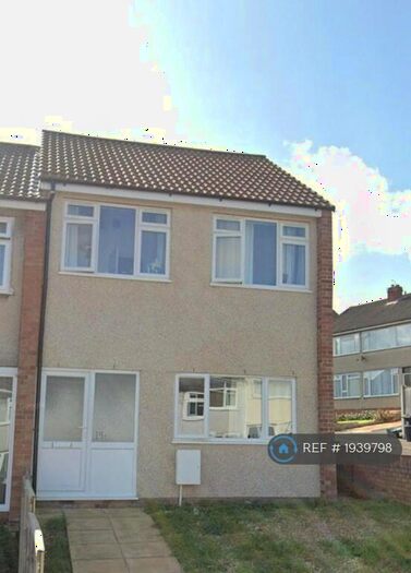 4 Bedroom Semi-Detached House To Rent In Hilltop Gardens, St. George, Bristol, BS5