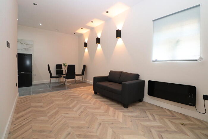 1 Bedroom Flat To Rent In Carnarvon Road, CO15
