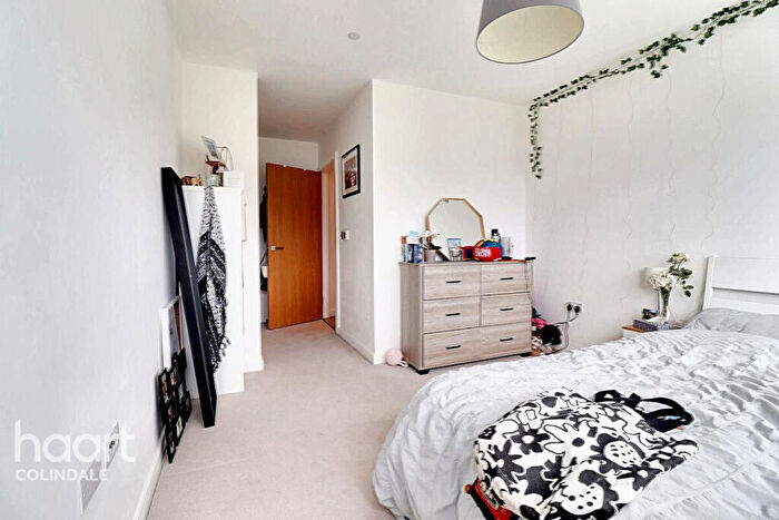 1 Bedroom Apartment For Sale In Queenscroft House, Thonrey Close, NW9