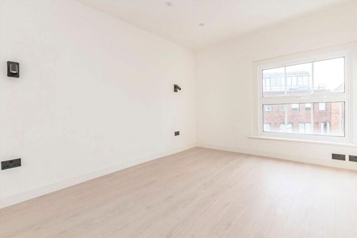 1 Bedroom Flat To Rent In Surbiton Road, Kingston Upon Thames, KT1