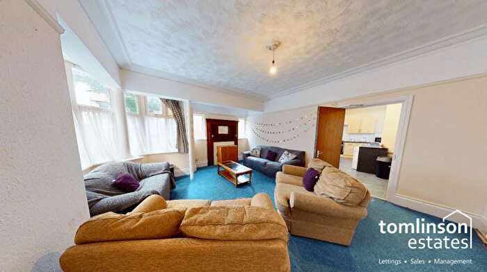 8 Bedroom Semi-Detached House To Rent In Nottingham, NG7