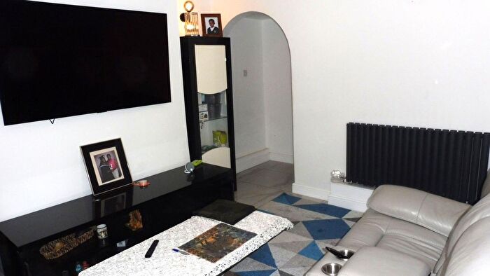 3 Bedroom Terraced House For Sale In Poplar Avenue, Goldthorpe, Rotherham, S63