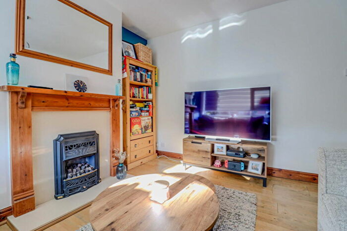 3 Bedroom Semi-Detached House For Sale In Wardens Walk, Leicester Forest East, LE3