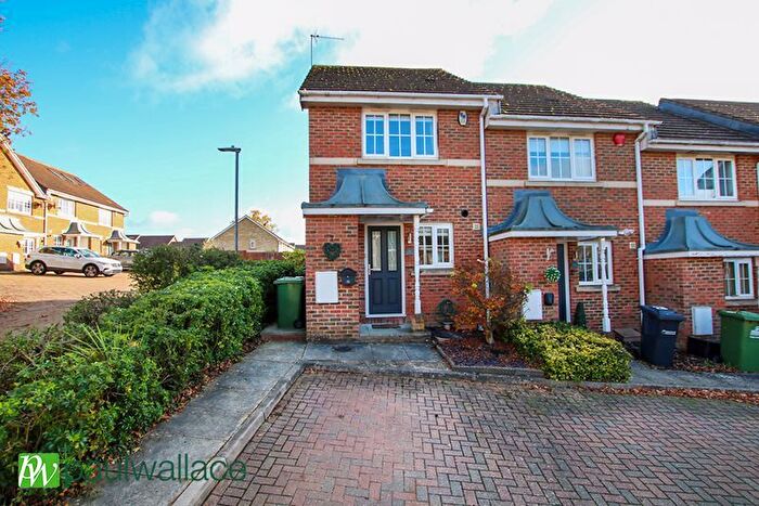 2 Bedroom Terraced House For Sale In Rogers Close, West Cheshunt, EN7