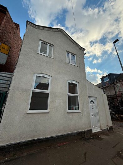 2 Bedroom Flat To Rent In Izons Road, West Bromwich, B70