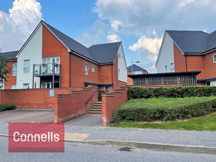 1 Bedroom Apartment To Rent In Pondtail Avenue, RH12